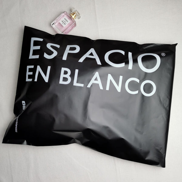 Customized logo for black matte mailing bag, showing high-end luxury.