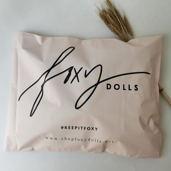 The quality of the mailing bag is very robust. 100 pieces of customized logo MOQ.