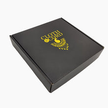 Load image into Gallery viewer, Customized logo corrugated box clothing shipping mailer boxes

